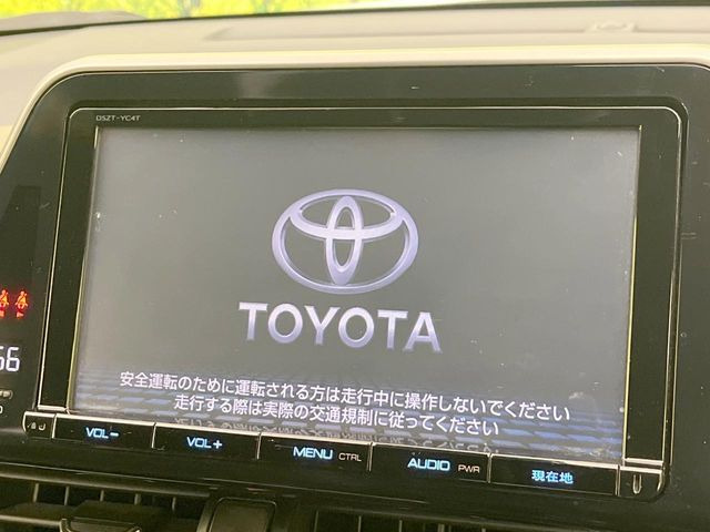 【純正ナビ】人気の純正ナビを装備しております。ナビの使いやすさはもちろん、オーディオ機能も充実!キャンプや旅行はもちろん、通勤や買い物など普段のドライブも楽しくなるはず♪