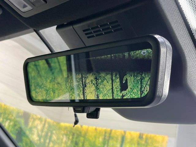 【デジタルインナーミラー】後席の大きな荷物や同乗者で後方が確認しづらい時でも安心!カメラが撮影した車両後方の映像をルームミラー内に表示。クリアな視界で状況の確認が可能です!