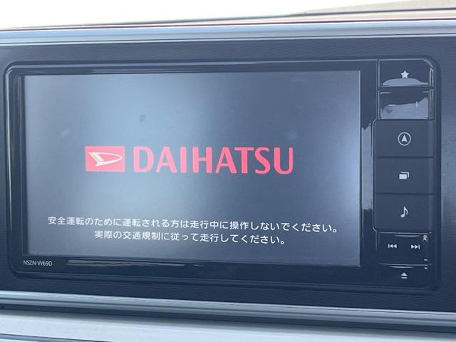 【純正ナビ】人気の純正ナビを装備。オーディオ機能も充実しており、Bluetooth接続すればお持ちのスマホやMP3プレイヤーの音楽を再生可能!毎日の運転がさらに楽しくなります!!