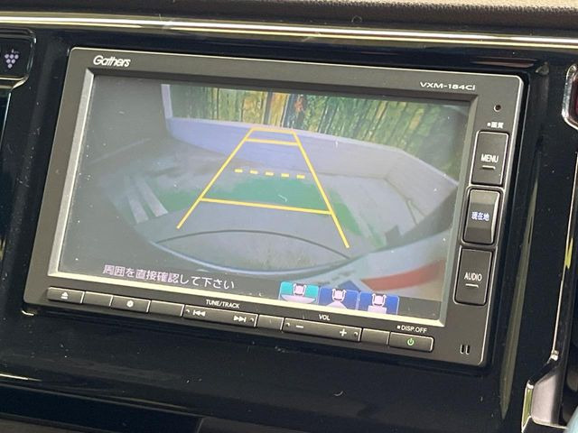 【バックカメラ】駐車時に後方がリアルタイム映像で確認できます。大型商業施設や立体駐車場での駐車時や、夜間のバック時に大活躍!運転スキルに関わらず、今や必須となった装備のひとつです!