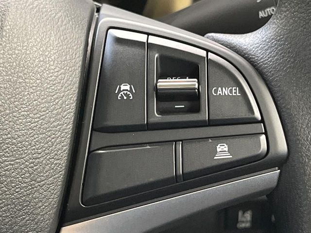【アダプティブクルーズコントロール】高速道路での長距離走行が楽に!!自動で速度を保つクルーズコントロールが、衝突軽減システムと連携し、前方の車両を感知して車間を保つように速度調節してくれます!!
