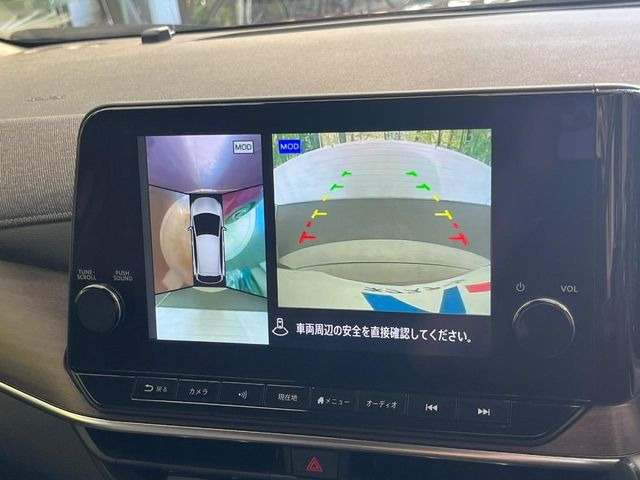 【アラウンドビューモニター】専用のカメラにより、上から見下ろしたような視点で360度クルマの周囲を確認することができます☆死角部分も確認しやすく、狭い場所での切り返しや駐車もスムーズに行えます。