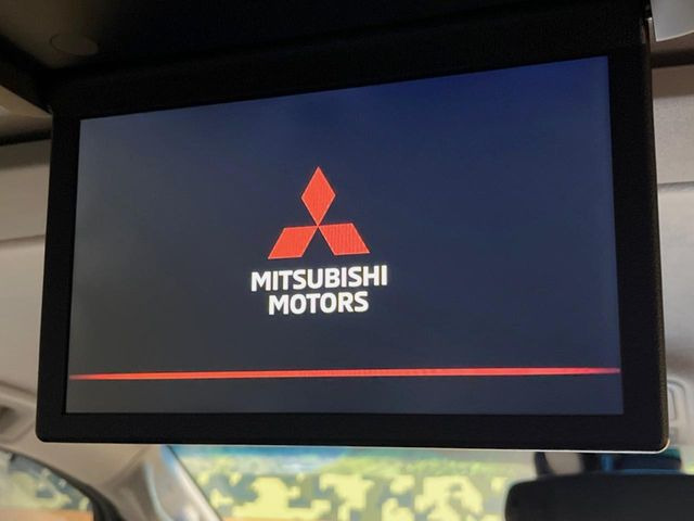 【フリップダウンモニター】大画面モニターで後席でもエンタメをお楽しみいただけます。小さなお子様にも大人気の装備です♪
