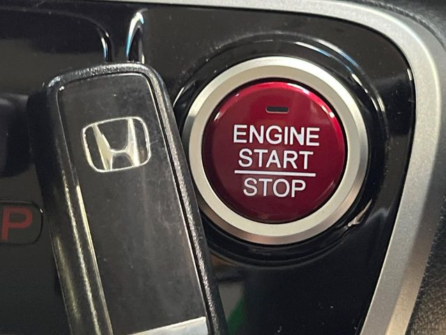 �yHonda�X�}�[�g�L�[�z�J�o����|�P�b�g�ɓ��ꂽ�܂܂ł��h�A�̎{���E�������\�ȃX�}�[�g�L�[�𑕔��B�G���W���̃I���E�I�t�����J�M�����o���K�v����������Ƃ��Ă��֗��ł���