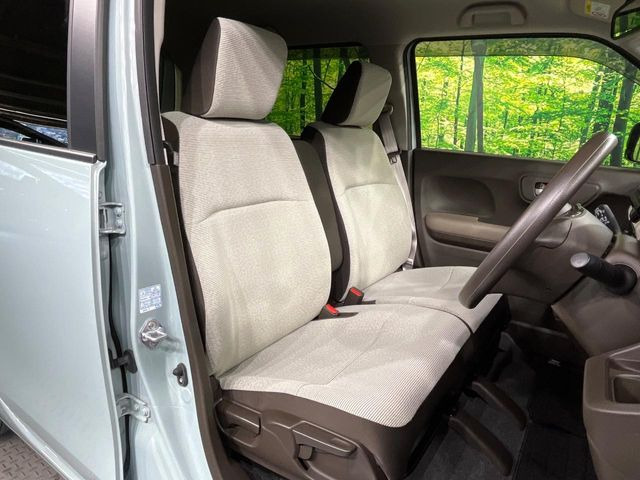 運転席シート廻りは使用感も少なく、良好な状態となっています。丁寧に使われていたことがよくわかりますね。