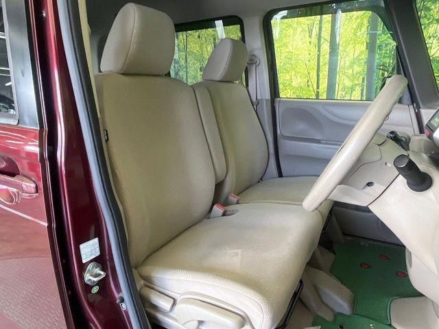 運転席シート廻りは使用感も少なく、良好な状態となっています。丁寧に使われていたことがよくわかりますね。