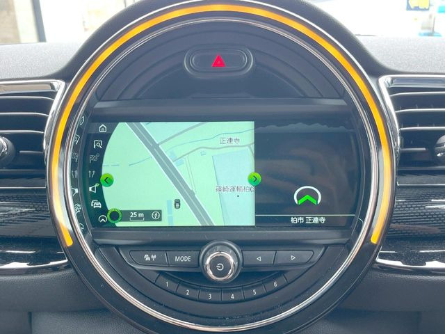 ●純正ナビ:一体感のあるナビは、高級感ある車内を演出してくれます。オーディオ機能も充実しておりますので、運転もより楽しめます♪