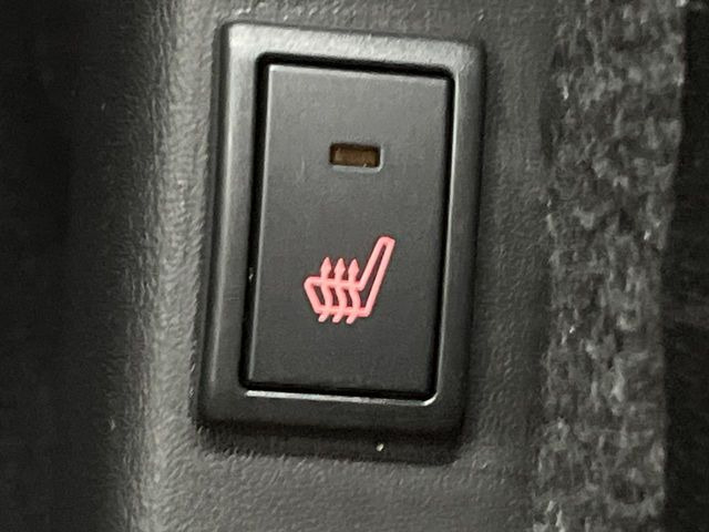 【シートヒーター】寒い日に重宝するシートヒーター!エアコンより早く温まってくれるので寒がりの人も安心ですね♪エアコンの温風は乾燥するから苦手、という方にもをおすすめです。