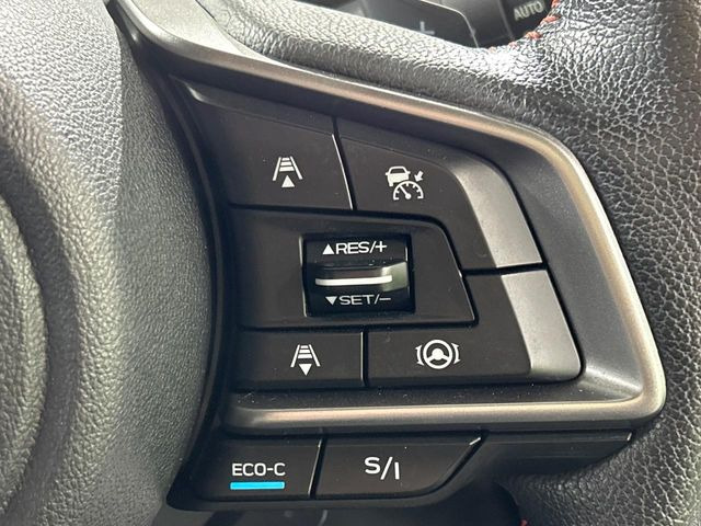 【全車速追従機能付クルーズコントロール】高速道路での長距離走行が楽に!!自動で速度を保つクルーズコントロールが、衝突軽減システムと連携し、前方の車両を感知して車間を保つように速度調節してくれます!!
