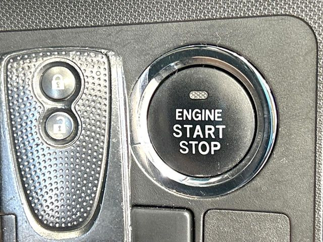 �y�L�[�t���[�V�X�e���z�J�o����|�P�b�g�ɓ��ꂽ�܂܂ł��h�A�̎{���E�������\�ȃX�}�[�g�L�[�𑕔��B�G���W���̃I���E�I�t�����J�M�����o���K�v����������Ƃ��Ă��֗��ł���