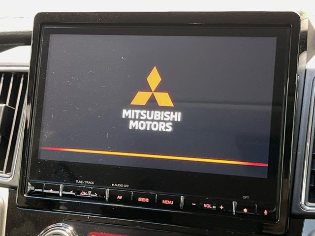 【純正10インチナビ】人気の純正ナビを装備。オーディオ機能も充実しており、Bluetooth接続すればお持ちのスマホやMP3プレイヤーの音楽を再生可能!毎日の運転がさらに楽しくなります!!