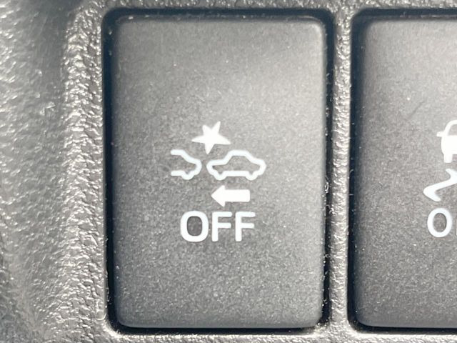 【スマートアシスト】走行中に前方の車両等を認識し、衝突しそうな時は警報とブレーキで衝突回避と被害軽減をアシスト。より安全にドライブをお楽しみいただけます。