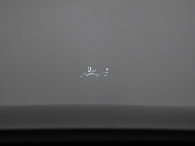 ヘッドアップディスプレイ(HUD)付!、フロントウインドウガラスに運転支援システムの作動状況や走行に関するさまざまな情報を表示することができます。