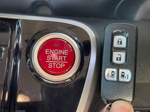 �yHonda�X�}�[�g�L�[�z�J�o����|�P�b�g�ɓ��ꂽ�܂܂ł��h�A�̎{���E�������\�ȃX�}�[�g�L�[�𑕔��B�G���W���̃I���E�I�t�����J�M�����o���K�v����������Ƃ��Ă��֗��ł���