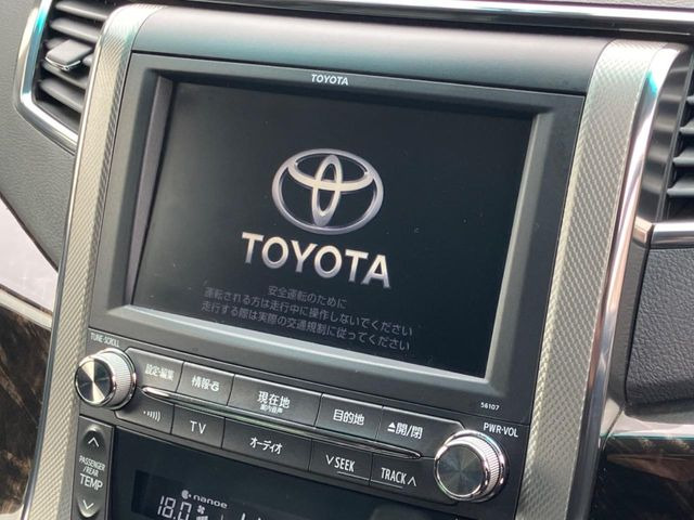 【メーカー純正ナビ】インテリアに溶け込むスタイリッシュな「専用設計」メーカーナビを装備♪視認性や操作性など基本性能にも優れ、より上質なカーライフをお楽しみいただけます。