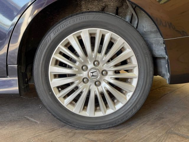 �y����17�C���`�A���~�z�C�[���z�O�ςɃ}�b�`���������A���~�z�C�[���𑕒����Ă���܂��B�e��ЊO�A���~�z�C�[����A�X�^�b�h���X�^�C�����戵�����Ă���܂��B���񂲑��k����������