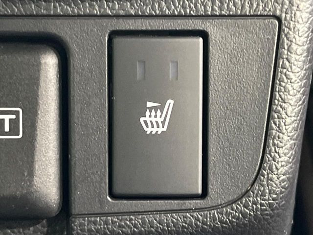 【シートヒーター】寒い日に重宝するシートヒーター!エアコンより早く温まってくれるので寒がりの人も安心ですね♪エアコンの温風は乾燥するから苦手、という方にもをおすすめです。