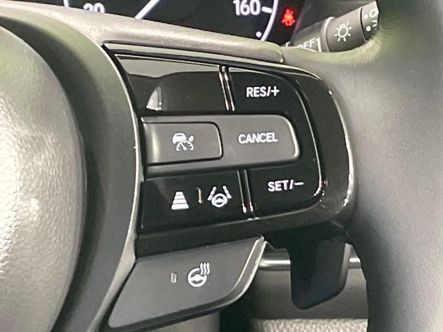 【アダプティブクルーズコントロール】高速道路での長距離走行が楽に!!自動で速度を保つクルーズコントロールが、衝突軽減システムと連携し、前方の車両を感知して車間を保つように速度調節してくれます!!
