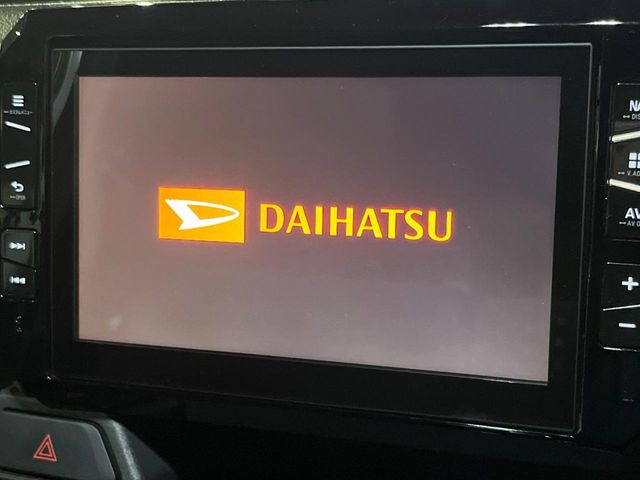 【純正8型ナビ】人気の純正ナビを装備。オーディオ機能も充実しており、Bluetooth接続すればお持ちのスマホやMP3プレイヤーの音楽を再生可能!毎日の運転がさらに楽しくなります!!