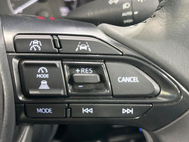 【レーダークルーズコントロール】高速道路での長距離走行が楽に!!自動で速度を保つクルーズコントロールが、衝突軽減システムと連携し、前方の車両を感知して車間を保つように速度調節してくれます!!