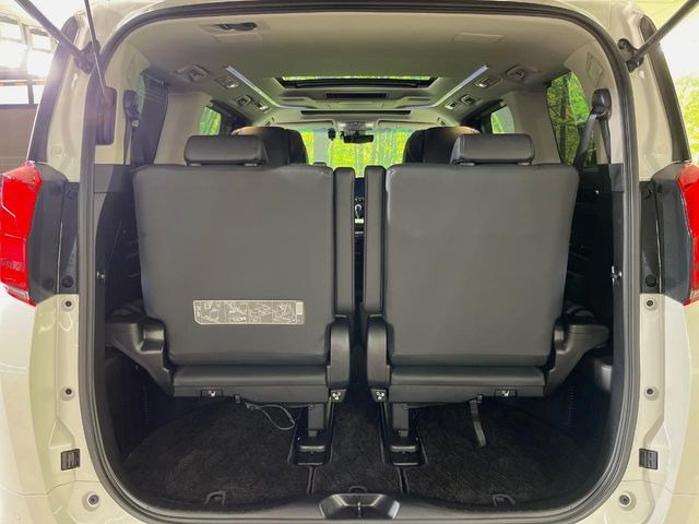 積み下ろしのしやすいデッキにはたっぷりと荷物を積み込んでいただけます。遊びから仕事まで、様々なシーンで頼れます♪