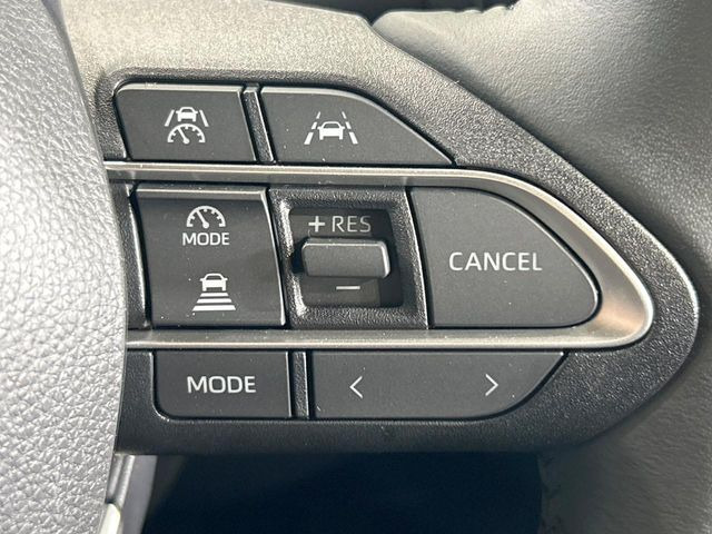 【レーダークルーズコントロール】高速道路での長距離走行が楽に!!自動で速度を保つクルーズコントロールが、衝突軽減システムと連携し、前方の車両を感知して車間を保つように速度調節してくれます!!