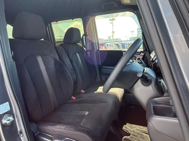 運転席シート廻りは使用感も少なく、良好な状態となっています。丁寧に使われていたことがよくわかりますね。