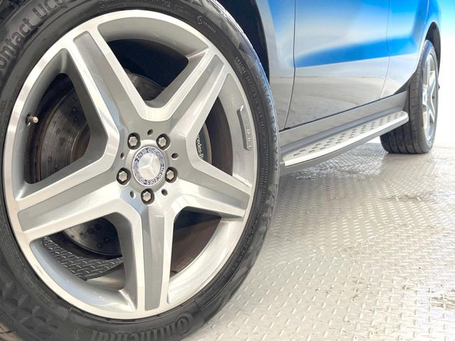 ●純正20インチアルミホイール:輸入車ならではの卓越した走りを支えるホイールと足回りです!日本車の走りに慣れている方にもぜひ体感して頂きたいほど、高いレベルでまとまっています!