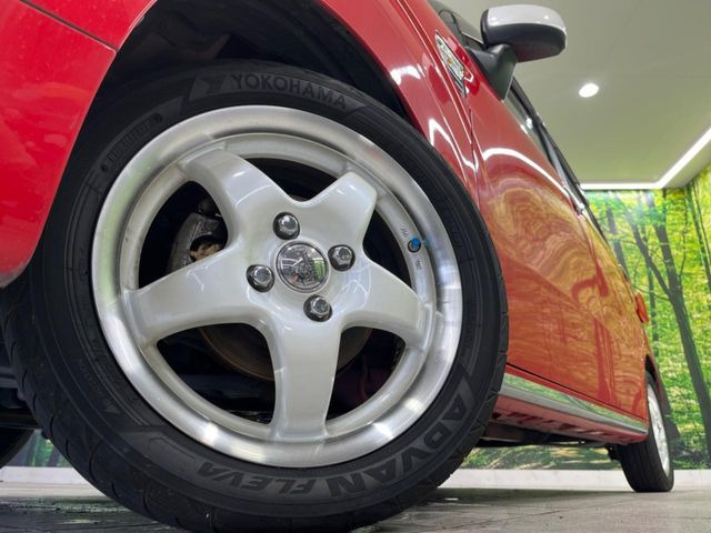 �O�ςɃ}�b�`�����A���~�z�C�[���𑕒����Ă���܂��B�e��A���~�z�C�[����A�X�^�b�h���X�^�C�����戵�����Ă���܂��B���񂲑��k����������