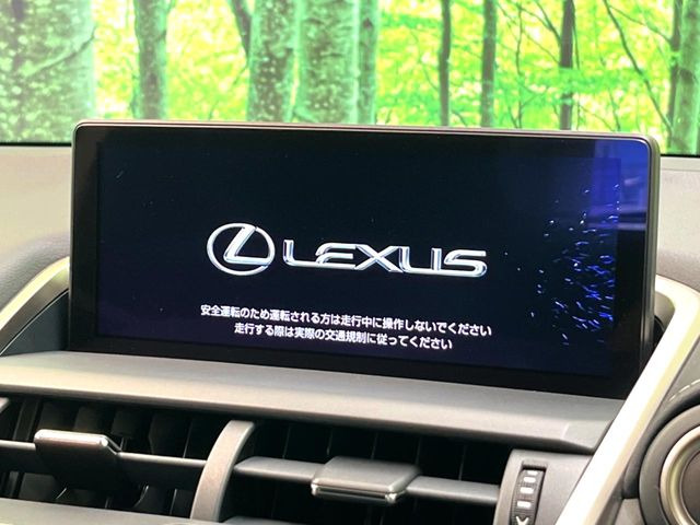 【10.5インチナビ】高級感とインパクトのある大画面ナビを装備。各種オーディオ操作はもちろん、スマホ連携もできる利便性の高いナビです♪