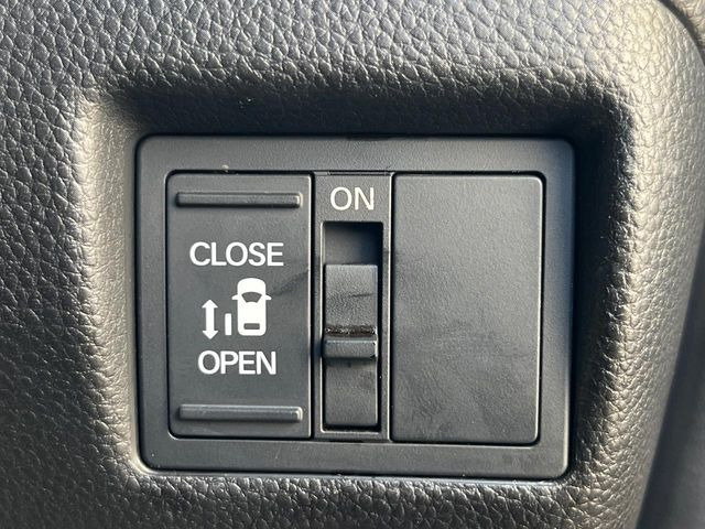 【パワースライドドア】スマートキーや運転席のスイッチでスライドドアの開閉が可能♪電動だから力を入れてドアを開ける必要が無く、小さいお子様でも、重い荷物を持っている時もラクに開け閉めできます♪