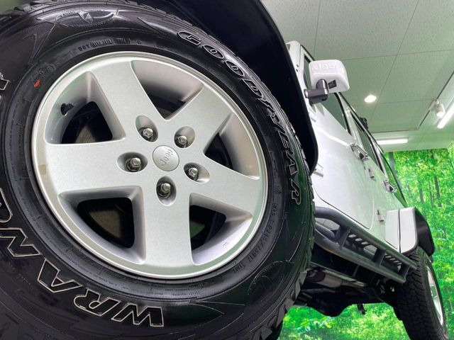 �y����17�C���`�A���~�z�C�[���z�O�ςɃ}�b�`���������A���~�z�C�[���𑕒����Ă���܂��B�e��ЊO�A���~�z�C�[����A�X�^�b�h���X�^�C�����戵�����Ă���܂��B���񂲑��k����������