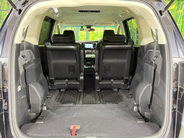 普段のお買い物や通勤、送迎等に十分な荷室スペースを確保しております。セカンドシートを倒すと、大きな荷物の積載も可能です♪