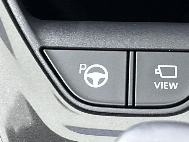 【駐車支援システム】駐車スペースを検知し、スムーズな駐車をアシスト。狭いスペースへの駐車など、駐車に自信の無い方におすすめの機能です♪