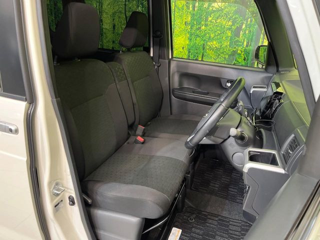 運転席シート廻りは使用感も少なく、良好な状態となっています。丁寧に使われていたことがよくわかりますね。