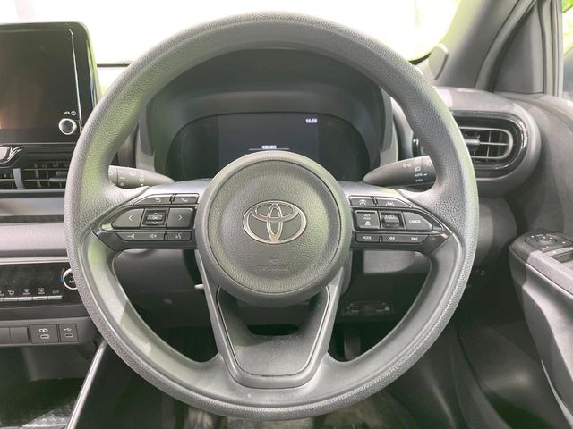 インテリアに合わせたデザインのステアリングは、運転される方のことも考え、運転しやすい形状、大きさです。是非一度、実際に触ってお確かめください。