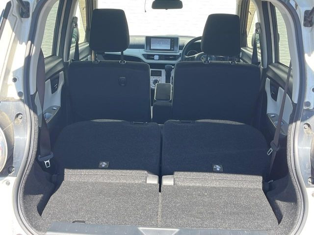 普段のお買い物や通勤、送迎等に十分な荷室スペースを確保しております。セカンドシートを倒すと、大きな荷物の積載も可能です♪
