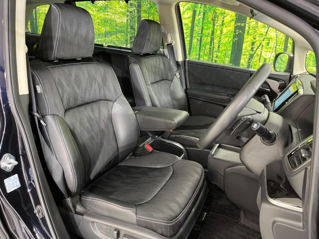 運転席シート廻りは使用感も少なく、良好な状態となっています。丁寧に使われていたことがよくわかりますね。