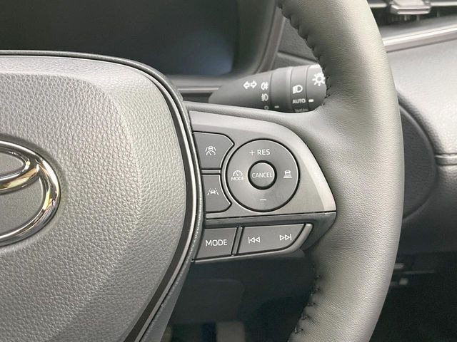 【レーダークルーズコントロール】高速道路での長距離走行が楽に!!自動で速度を保つクルーズコントロールが、衝突軽減システムと連携し、前方の車両を感知して車間を保つように速度調節してくれます!!