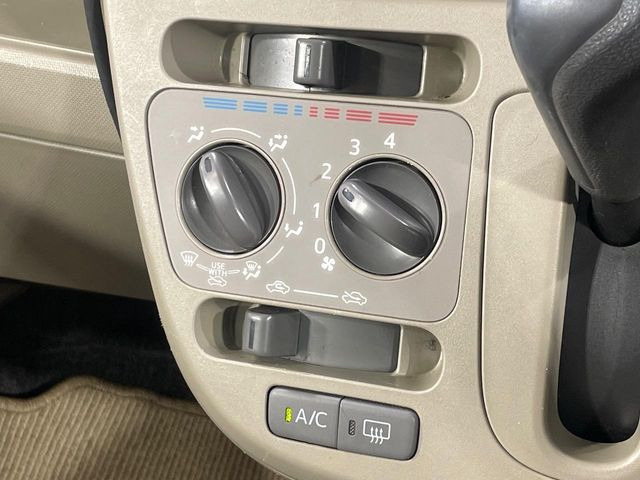 寒い冬も暑い夏も全席に快適な空調を届けてくれる、ダイヤル式エアコンを装備♪