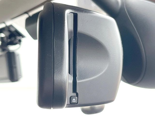 ●ETC車載器内蔵ルームミラー:お引き渡し時には再セットアップを実施後、お渡しいたします。マイレージ登録に関してもお気軽に担当営業までお尋ねください。