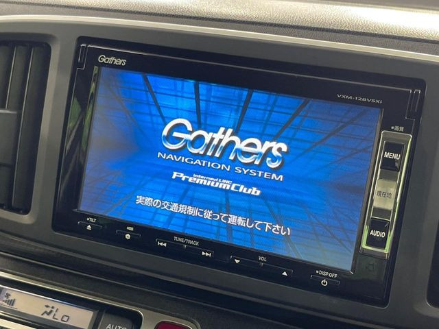 【純正ナビ】人気の純正ナビを装備しております。ナビの使いやすさはもちろん、オーディオ機能も充実!キャンプや旅行はもちろん、通勤や買い物など普段のドライブも楽しくなるはず♪