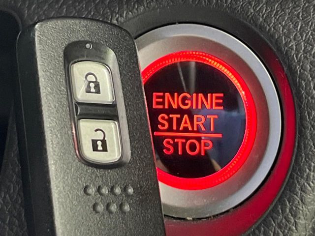 �yHonda�X�}�[�g�L�[�z�J�o����|�P�b�g�ɓ��ꂽ�܂܂ł��h�A�̎{���E�������\�ȃX�}�[�g�L�[�𑕔��B�G���W���̃I���E�I�t�����J�M�����o���K�v����������Ƃ��Ă��֗��ł���