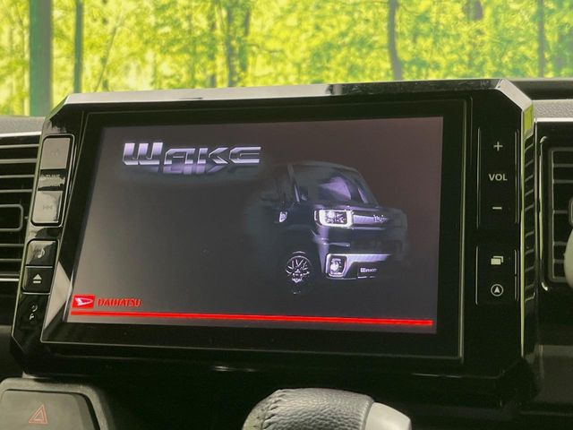 【大画面ナビ】人気の大型8インチナビを装備。存在感のある大画面はインパクト大!ナビ利用時のマップ表示は見やすく、テレビやDVDは臨場感がアップ!いつものドライブがグッと楽しくなります♪