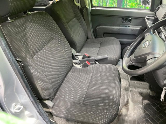 運転席シート廻りは使用感も少なく、良好な状態となっています。丁寧に使われていたことがよくわかりますね。