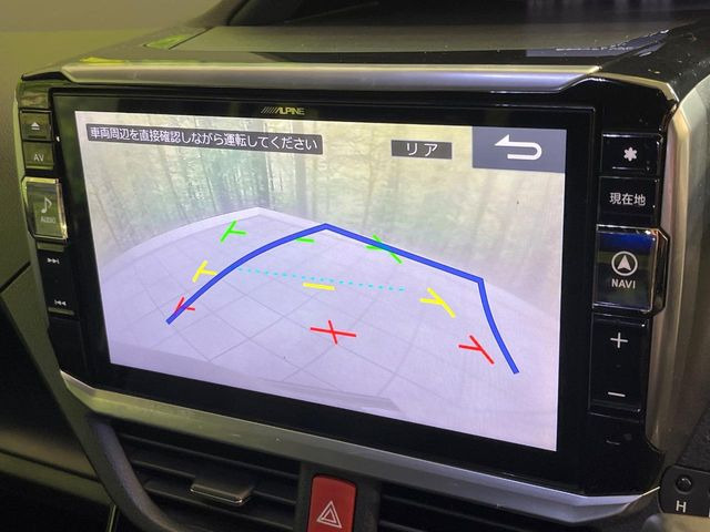 【バックカメラ】駐車時に後方がリアルタイム映像で確認できます。大型商業施設や立体駐車場での駐車時や、夜間のバック時に大活躍!運転スキルに関わらず、今や必須となった装備のひとつです!