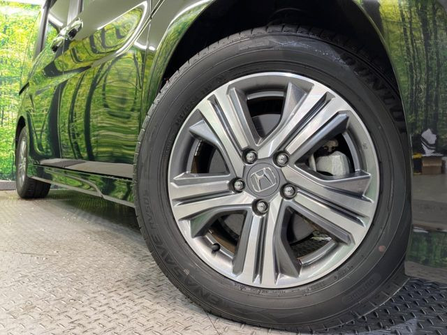 �y����16�C���`�A���~�z�C�[���z�O�ςɃ}�b�`���������A���~�z�C�[���𑕒����Ă���܂��B�e��ЊO�A���~�z�C�[����A�X�^�b�h���X�^�C�����戵�����Ă���܂��B���񂲑��k����������