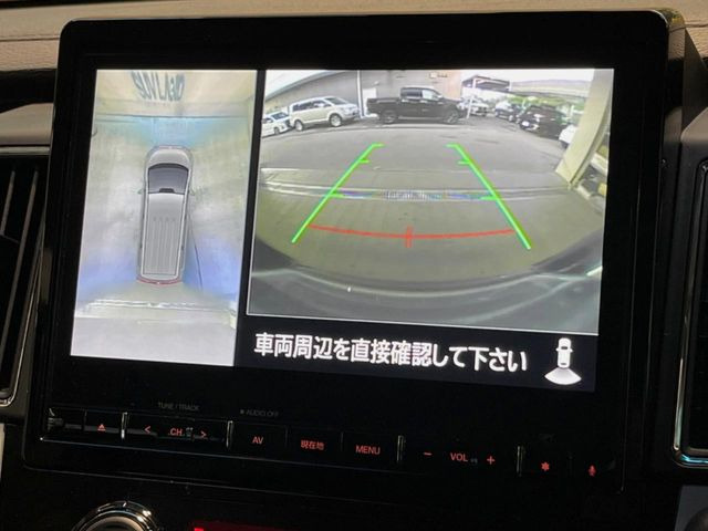 【マルチアラウンドモニター】専用のカメラにより、上から見下ろしたような視点で360度クルマの周囲を確認することができます☆死角部分も確認しやすく、狭い場所での切り返しや駐車もスムーズに行えます。
