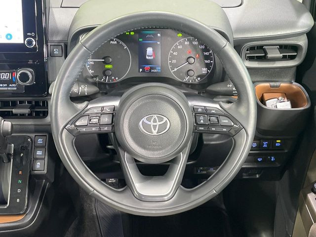 【純正革巻きステアリング】上質な革を使用することで、手にしっかり馴染みとても運転しやすいハンドルです♪