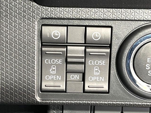 【両側パワースライドドア】スマートキーや運転席のスイッチで後席両側スライドドアの開閉が可能♪電動だから力を入れてドアを開ける必要が無く、小さなお子様でも簡単に開け閉めでき快適です♪